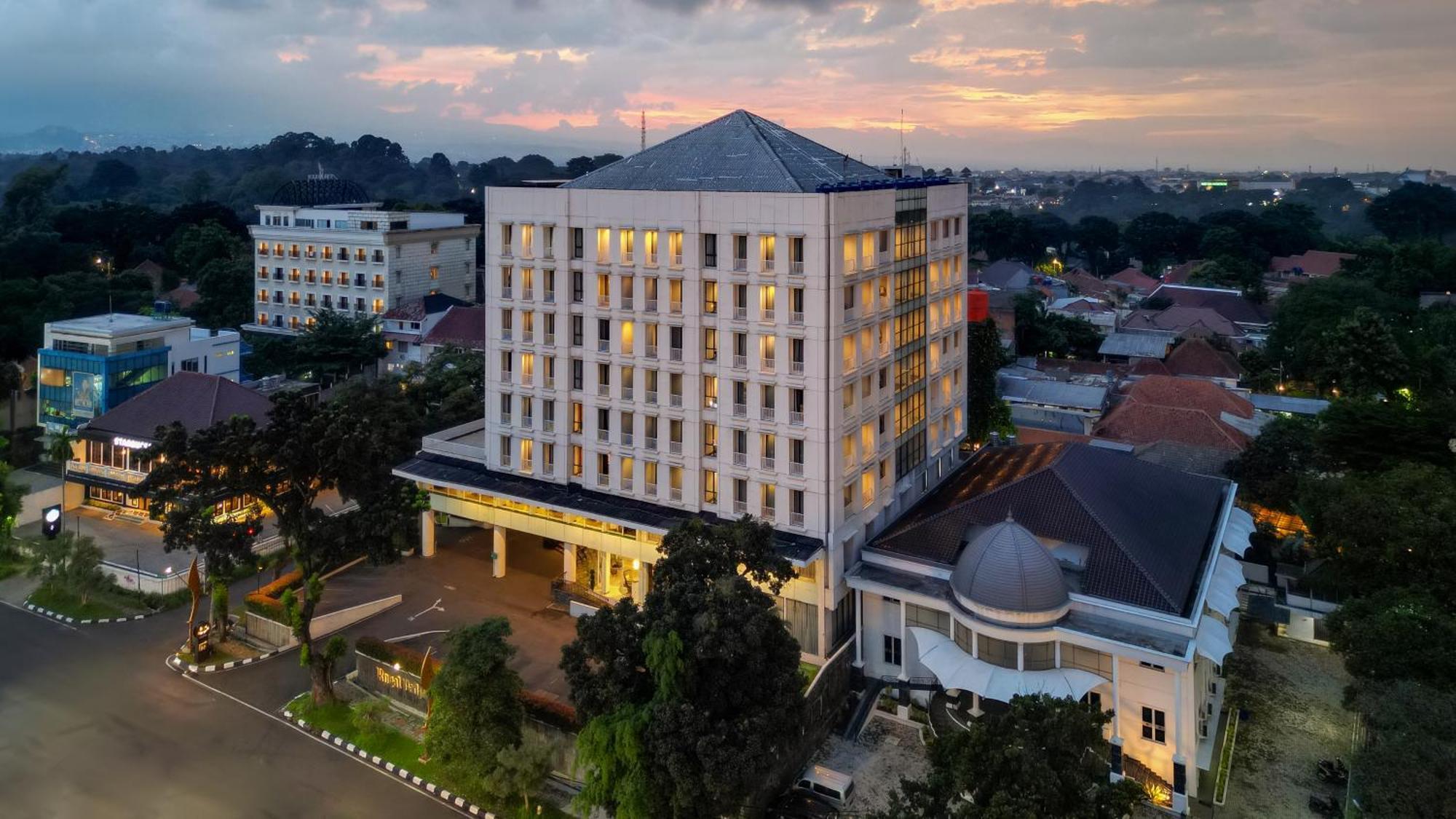 Royal Padjadjaran Hotel Μπογκόρ Εξωτερικό φωτογραφία